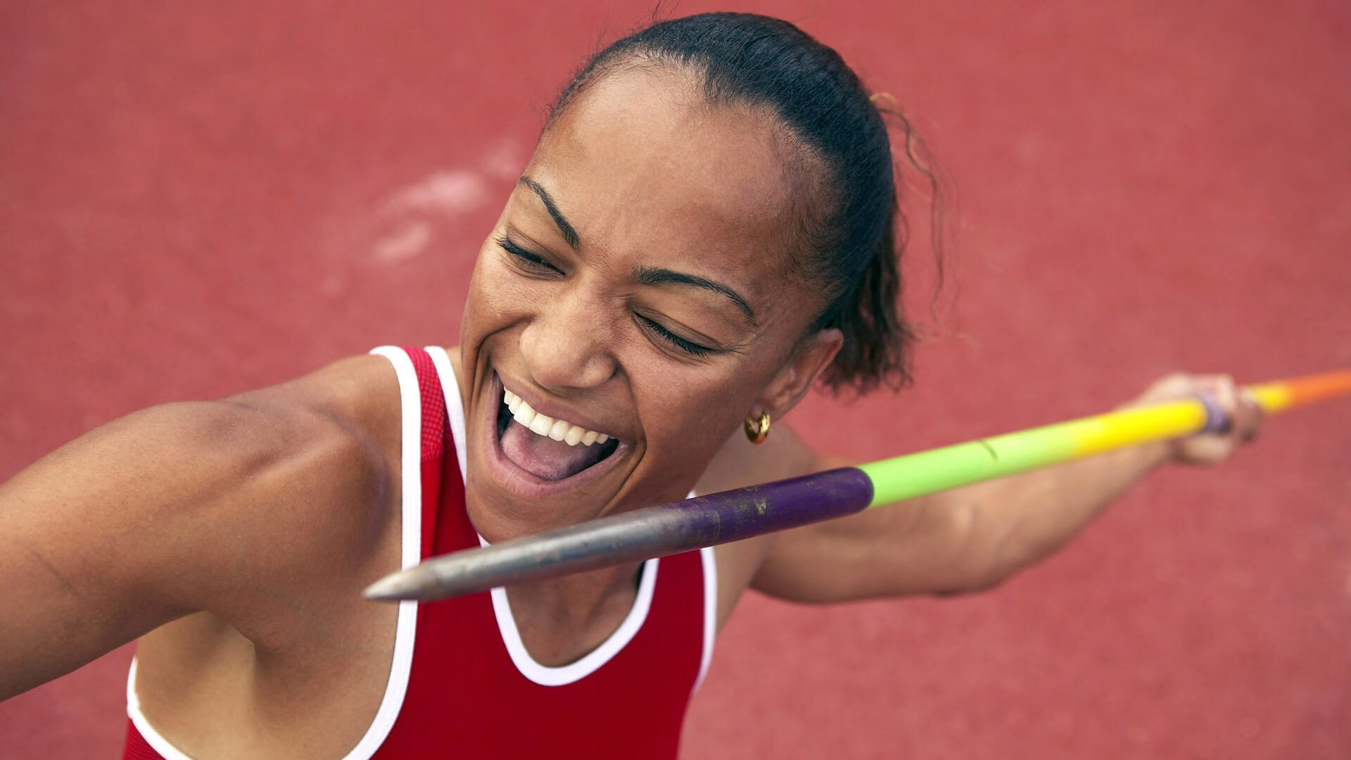  凯恩在曼联比赛中出色防守，反败为胜引发热议！观众掌声雷动